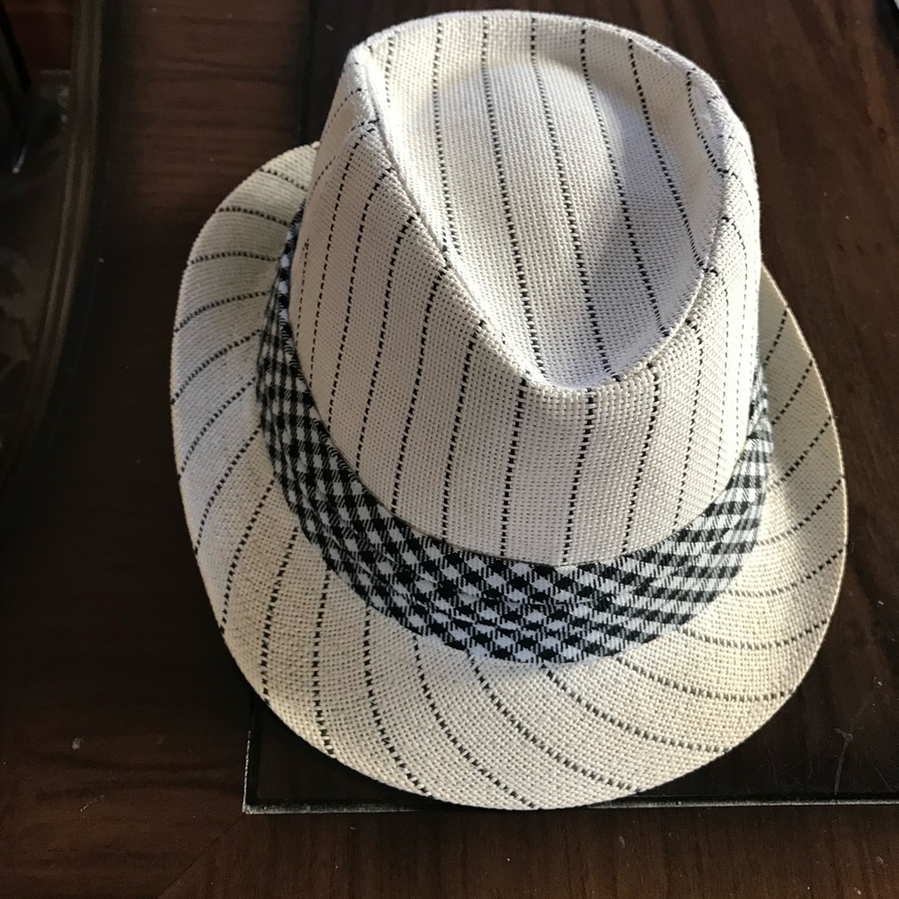Men’s Beige Hat with Black Accents